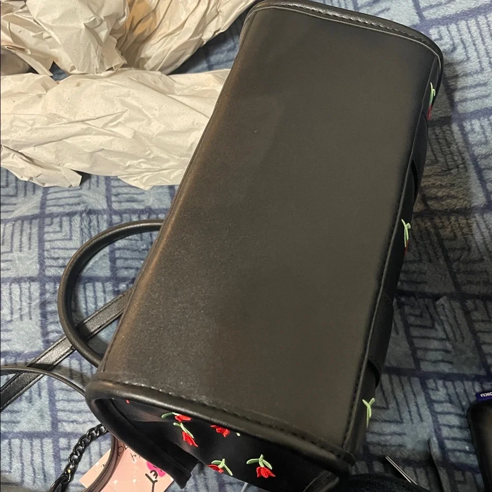 NWT Betsey Johnson 🌷 Tulip 🌷Floral Embroidered Black Handbag - Picture 7 of 13